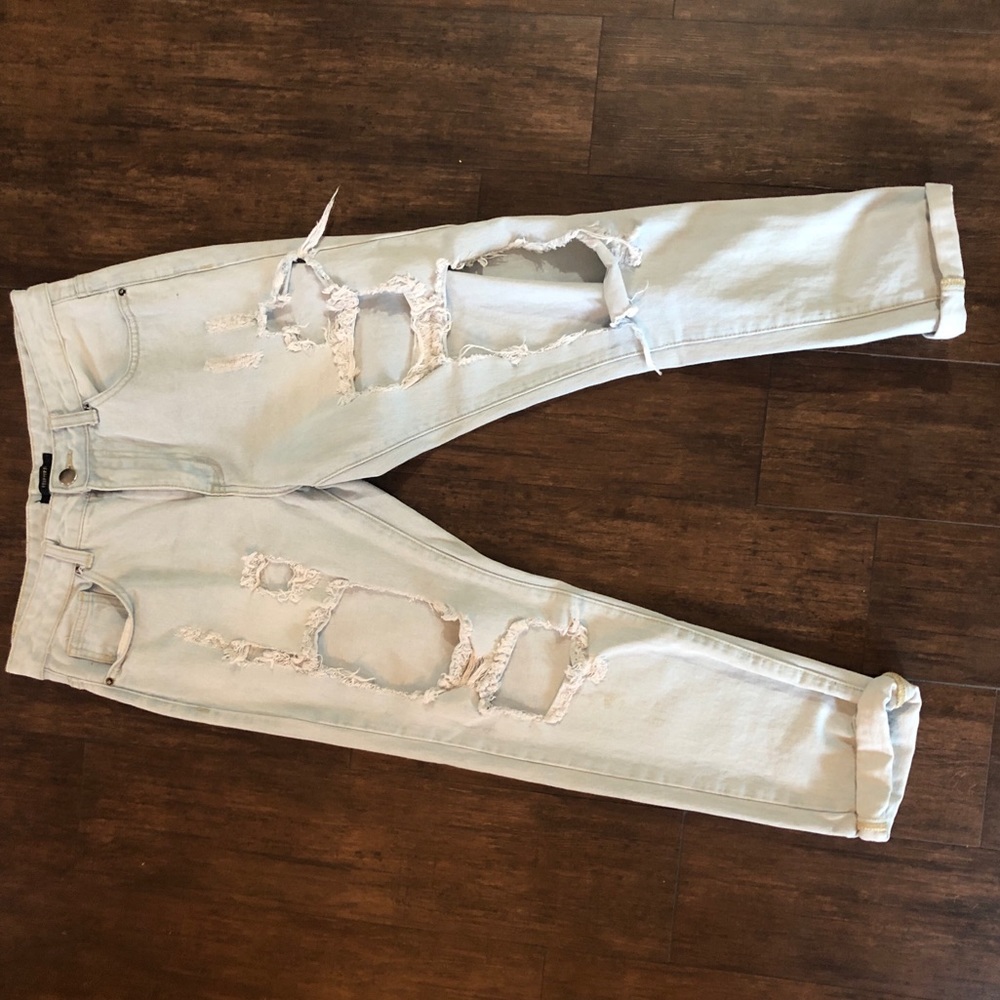 Light wash boyfriend jeans